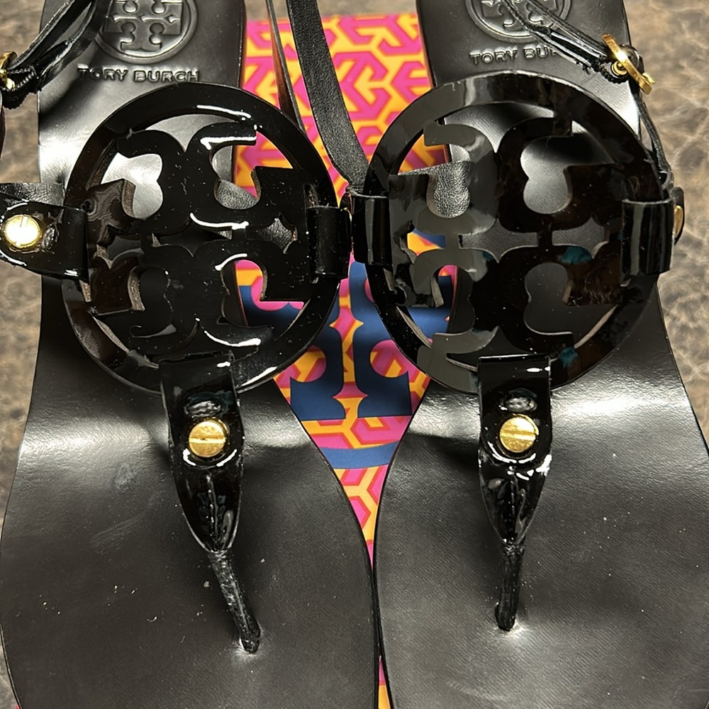 Tory Burch - black patent leather sandals, size 9 - Picture 6 of 7